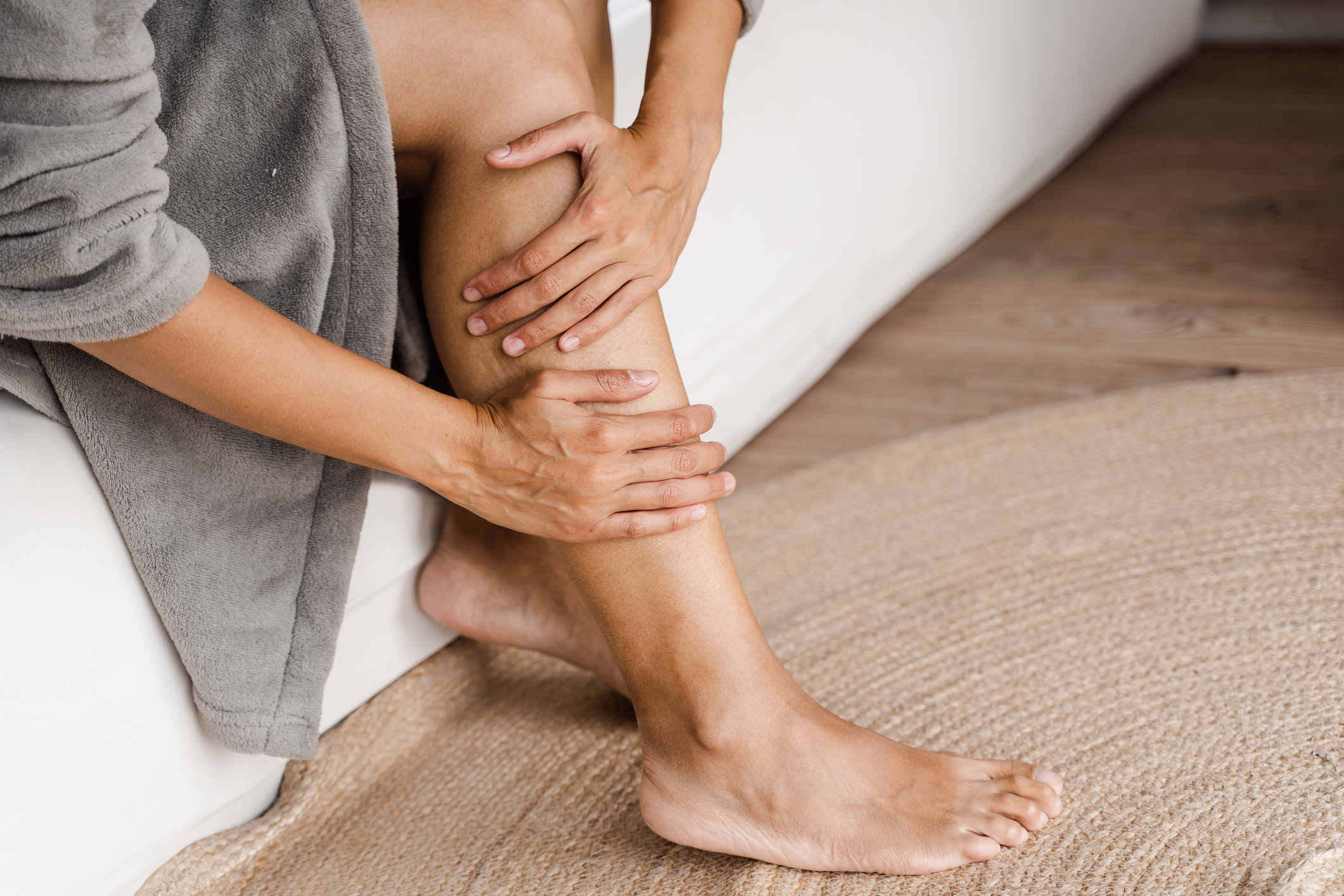 A dor na perna é um dos sinais da trombose venosa