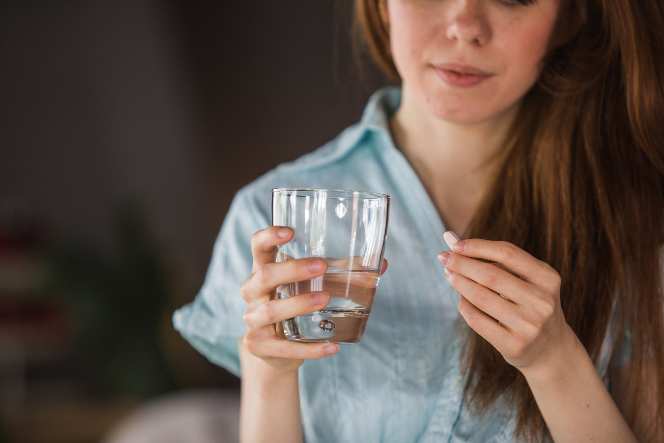 Mulher que toma anticoncepcional com frequência pode ter chances aumentadas de desenvolvimento de trombose venosa 