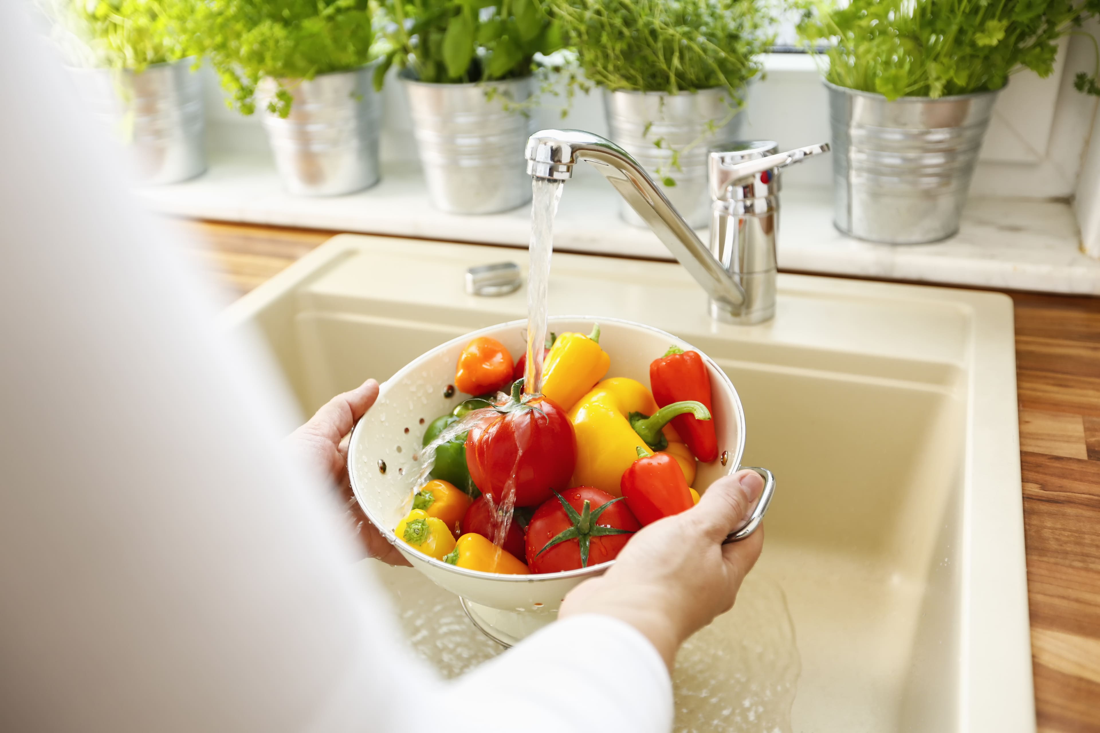 Higienizar bem as frutas e legumes podem evitar os sintomas de h.pylori 